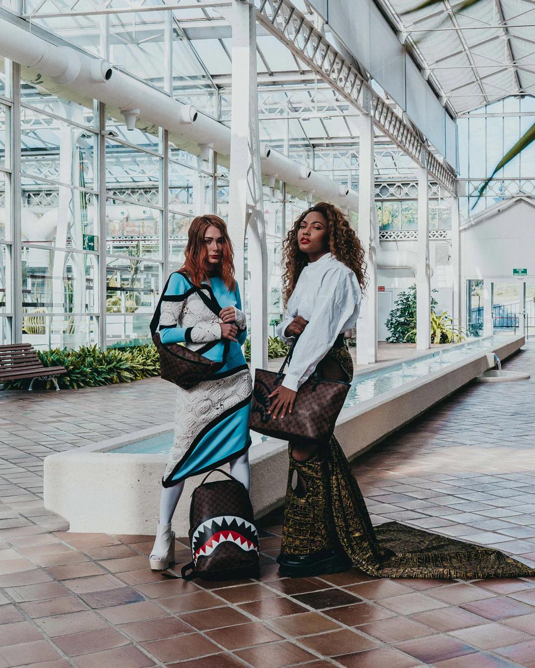 SHARKS AND SKULLS SAVVY CROSSBODY | Sprayground Premium