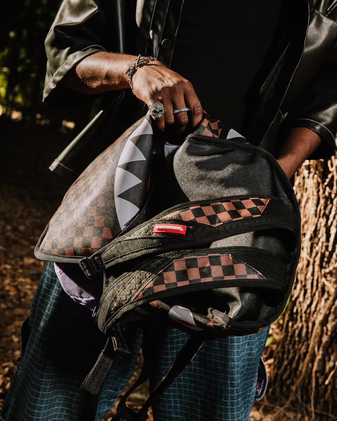 NOOO WAY!!! A REVERSIBLE BACKPACK - PURPLE VELOUR TO OG SHARKS IN PARI | Sprayground Exclusive