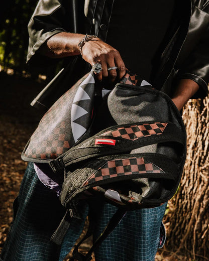 NOOO WAY!!! A REVERSIBLE BACKPACK - PURPLE VELOUR TO OG SHARKS IN PARI | Sprayground Exclusive