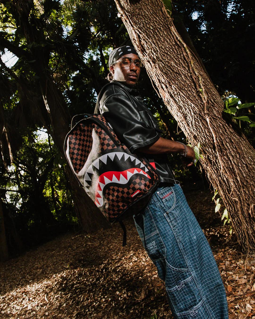 NOOO WAY!!! A REVERSIBLE BACKPACK - PURPLE VELOUR TO OG SHARKS IN PARI | Sprayground Exclusive