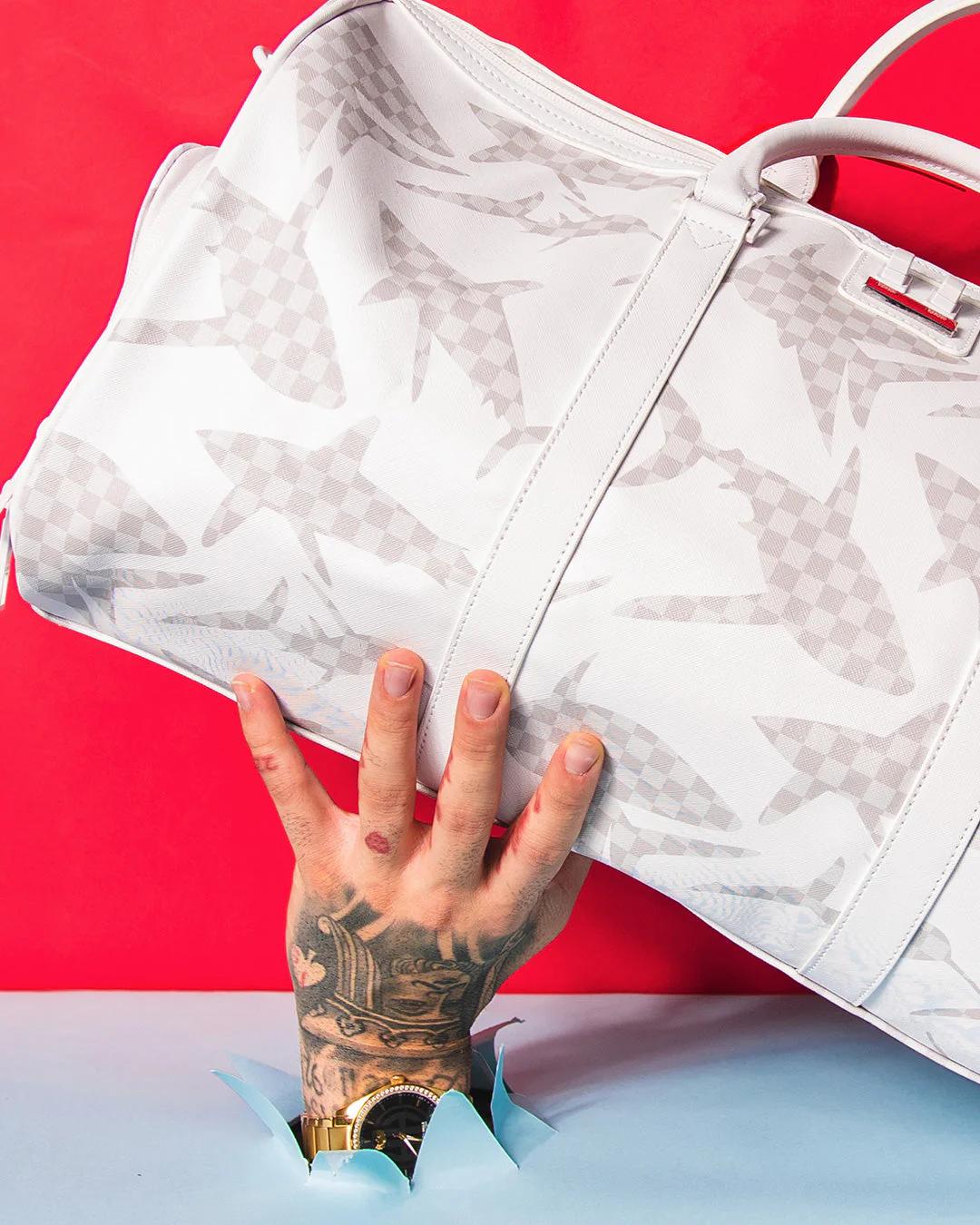 SHARK CHECK (WHITE) DUFFLE | Sprayground New