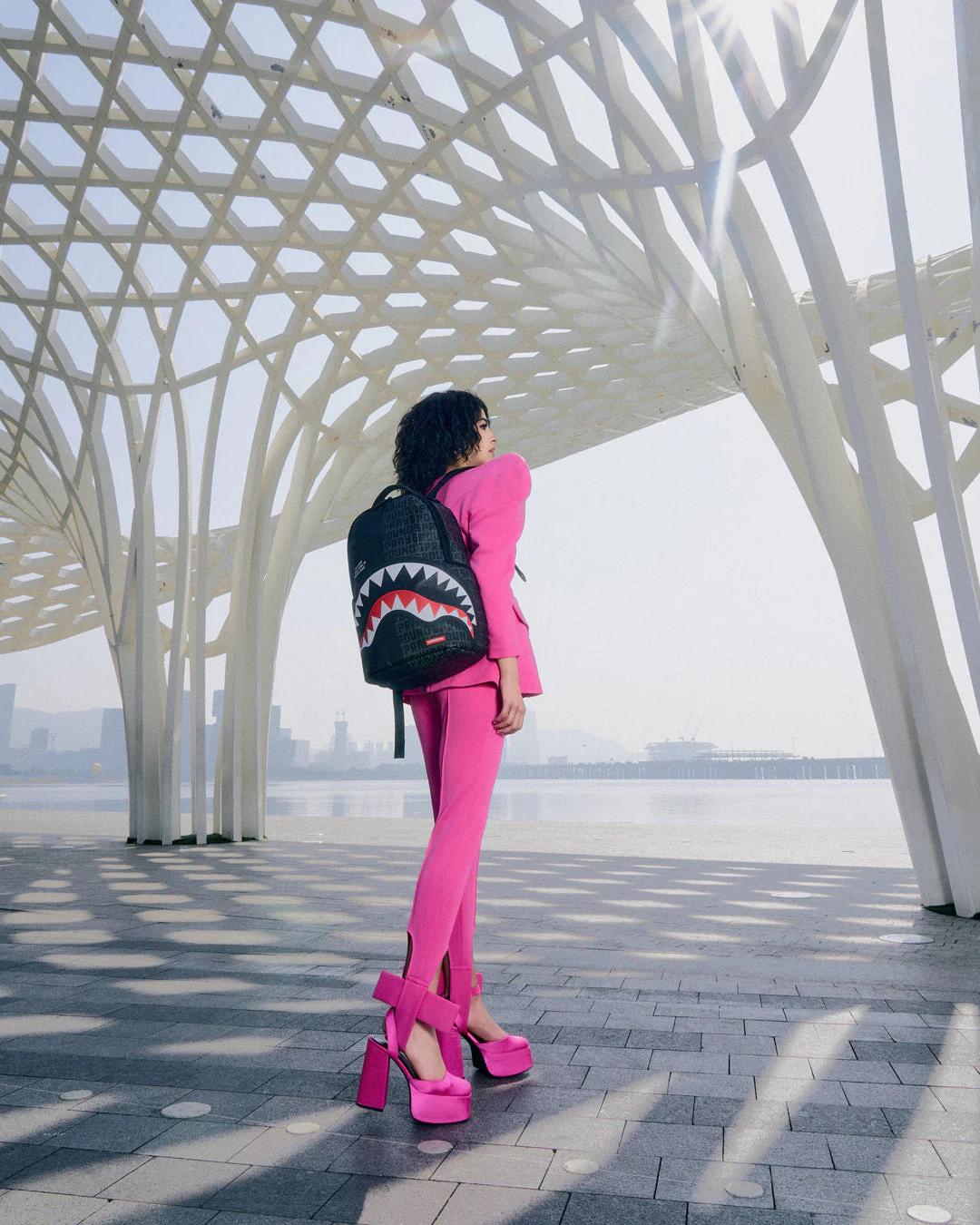 SHARK CENTRAL DOUBLE TROUBLE DLXSV BACKPACK | Sprayground Essential